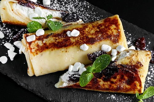 Блинчики с творогом и изюмом
