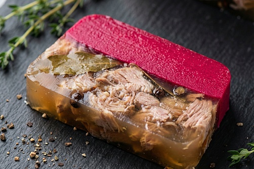 Студень из свиной рульки